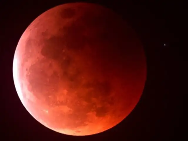 Luna de color ‘sangre’ de mes de abril evoca profecías apocalípticas