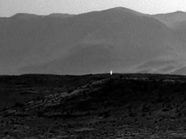 ¿Fuego en Marte? NASA capta extraño reflejo en superficie del 