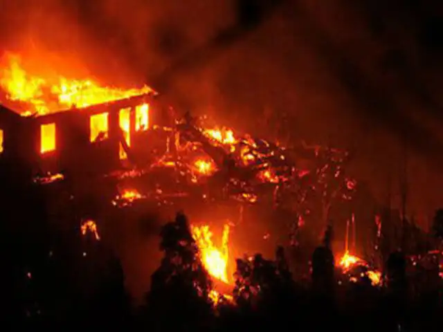 Chile: graban impactantes imágenes del voraz incendio que afectó Valparaíso