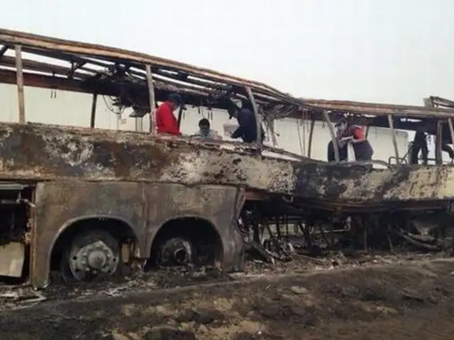 México: bus turístico se chocó y se incendió dejando 33 muertos en Veracruz