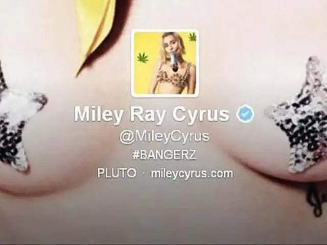 Cantante Miley Cyrus pone sus pechos como imagen de fondo en su Twitter