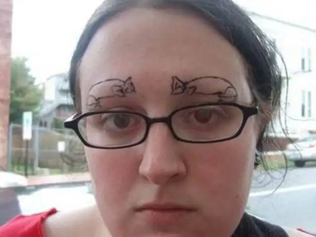FOTOS: estas personas no pudieron quedar peor tras depilar y diseñar sus cejas