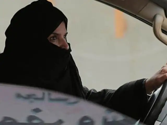 Justicia saudí ordena que mujer reciba 150 latigazos por conducir auto