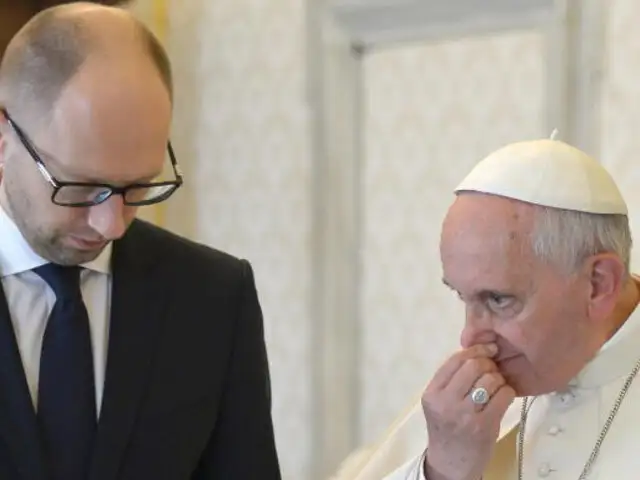 Papa obsequió pluma a primer ministro ucraniano para que se firme la paz