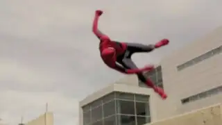 EEUU: ‘Spiderman’ muestra sus habilidades extremas en calles de Utah