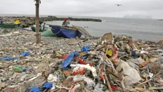 Municipios de San Miguel y Callao se acusan de contaminar playas