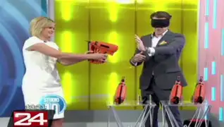 Australia: conductora de televisión casi se dispara en la cara durante programa