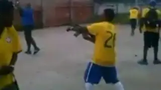 Brasil: hinchas de equipo de fútbol celebran gol con disparos de fusil