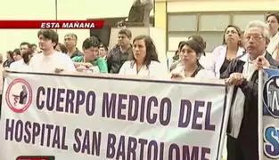 Médicos en huelga denuncian agresión de autoridades durante manifestación
