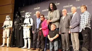 Los fanáticos de Star Wars celebran inicio de la filmación del Episodio VII