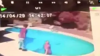 VIDEO: padre castiga a su hija de 2 años lanzándola a una piscina