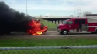 VIDEO: camión de bomberos evitó choque con bus escolar en llamas