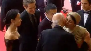 Piden azotar actriz iraní por saludar con beso a presidente del Festival de Cannes