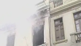 Cercado de Lima: incendio destruye segundo piso de antigua taberna Queirolo