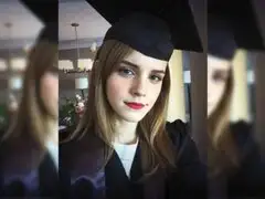 “Hermione Granger” se graduó en literatura inglesa