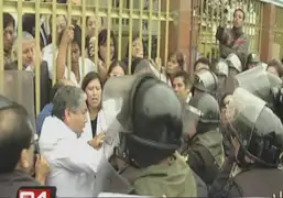 Huelga Médica: enfermeras se encadenaron en hospital San Bartolomé