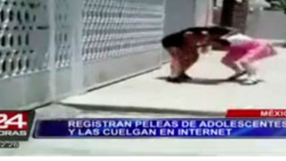 México: dos adolescentes se agarraron a golpes en plena calle