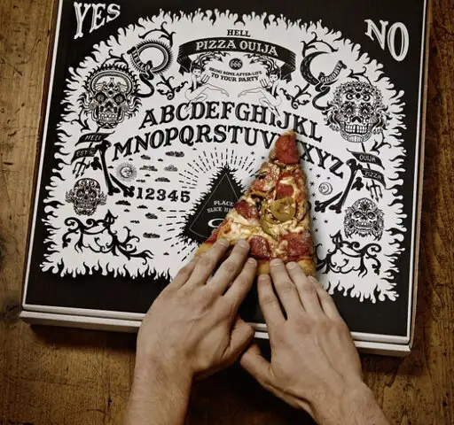 FOTOS: con esta pizza ahora podrás jugar a la Ouija mientras comes