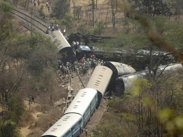 India: al menos 19 personas murieron tras descarrilamiento de tren