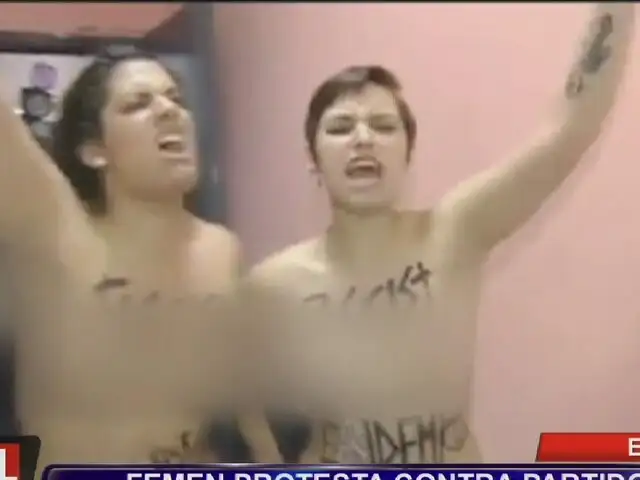 España: activistas de Femen protestan en toples contra partido conservador
