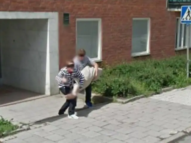 FOTOS: 10 personas que fueron pillados in fraganti por Google Street View