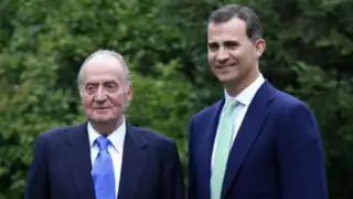 Rey de España Juan Carlos abdicó en favor de su hijo Felipe de Borbón