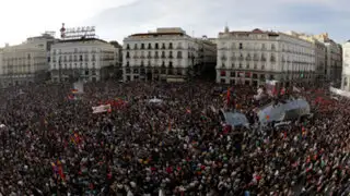 España: miles exigen referéndum para decidir continuidad de la monarquía