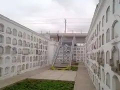 Explican por qué instalaron polémica escalera en cementerio Presbítero Maestro