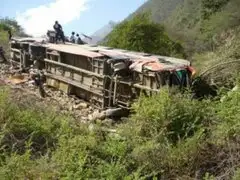 Accidente vehicular en vía Arequipa-Puno deja 12 muertos y más de 20 heridos