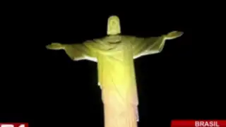 Cristo Redentor se ilumina con colores de 32 países que participan en el Mundial