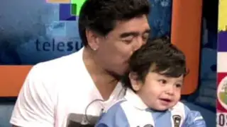 VIDEO: Maradona presentó a su hijo Diego Fernando con la camiseta de Messi