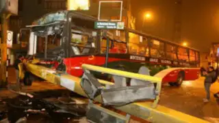 Lince: buses se estrellan contra semáforo inteligente y dejan más de 20 heridos