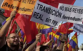 Españoles salen a las calles para protestar contra del rey Felipe VI