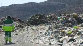Trabajadores de limpieza hallan bebé quemado en basural de Huancavelica