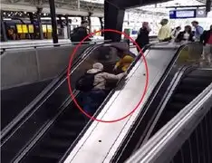 VIDEO: esto ocurre cuando intentas subir por una escalera eléctrica en reversa