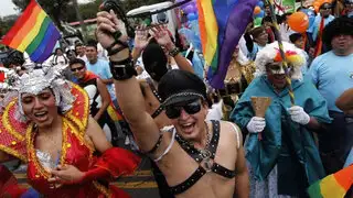 Cientos participan en Marcha del Orgullo Gay en el Centro de Lima