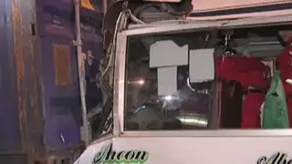 Cercado de Lima: contenedor aplasta couster y deja dos heridos