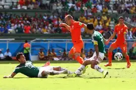 FIFA no castigará a Robben tras admitir ‘piscinazo’ en el Holanda vs. México