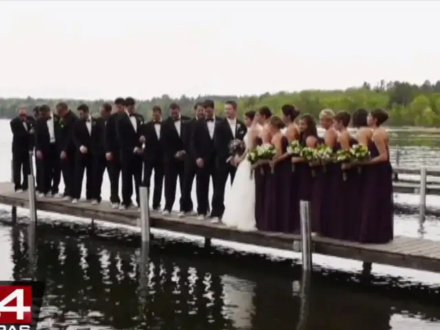 Foto de boda para el recuerdo terminó en el agua tras colapsar puente