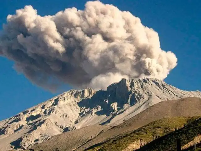 Explosión en el volcán Ubinas generó pánico en Moquegua