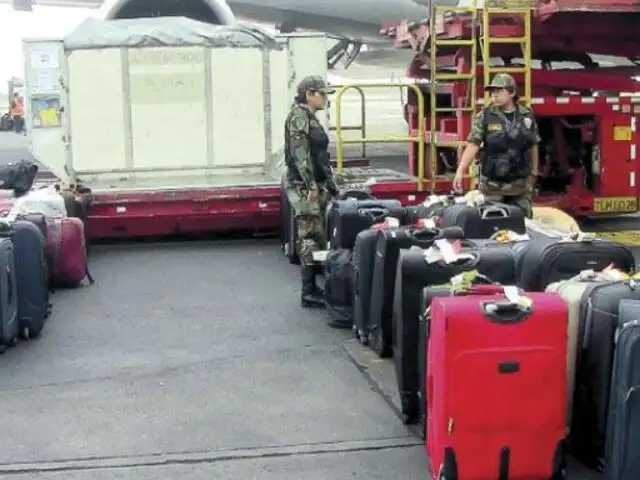 Mafia en aeropuerto cambiaba maletas con droga y las enviaba a México