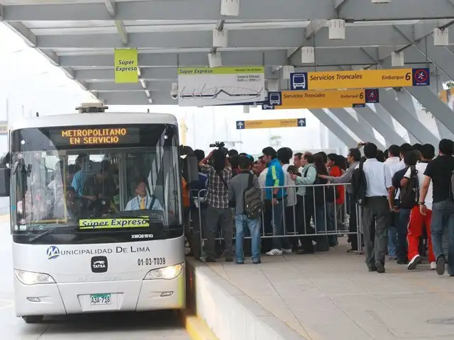 Operadores del Metropolitano desmienten versión de Susana Villarán