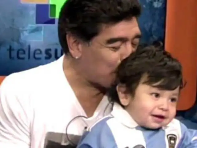 VIDEO: Maradona presentó a su hijo Diego Fernando con la camiseta de Messi