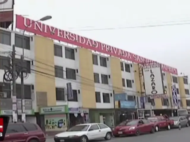 Universidad funciona en galería comercial rodeada de bares y casinos