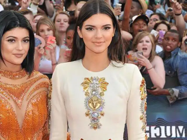 FOTOS: hermana menor de Kim Kardashian se lució sin ropa interior en evento