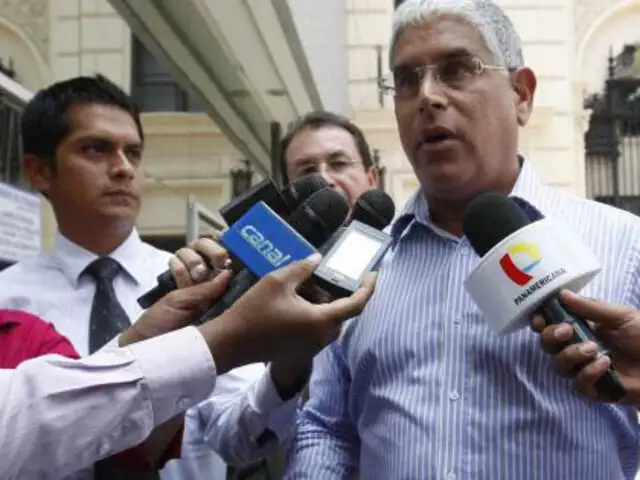 Óscar López Meneses se niega a declarar y abandona sesión reservada