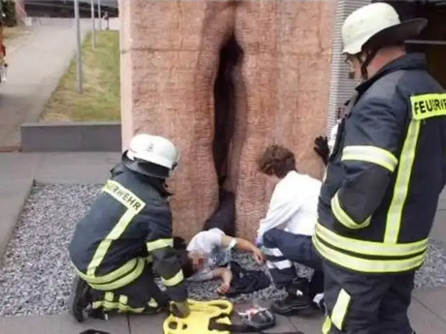 Alemania: joven quedó atrapado en escultura con forma de vagina