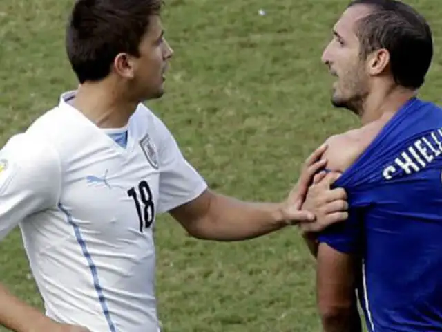 Brasil 2014: uruguayos llaman “llorón” a Chiellini por decir que Suárez lo mordió