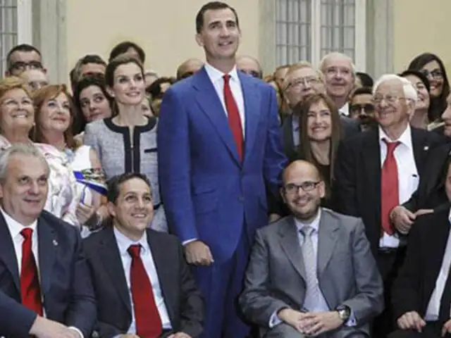 Los reyes de España se reúnen por primera vez con colectivos homosexuales
