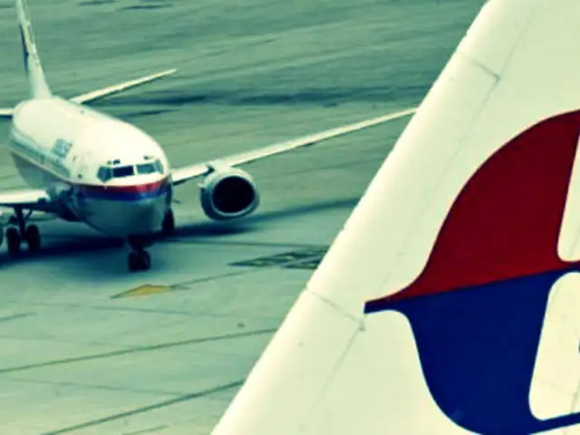 Revelan que avión desaparecido de Malaysia Airlines volaba con piloto automático